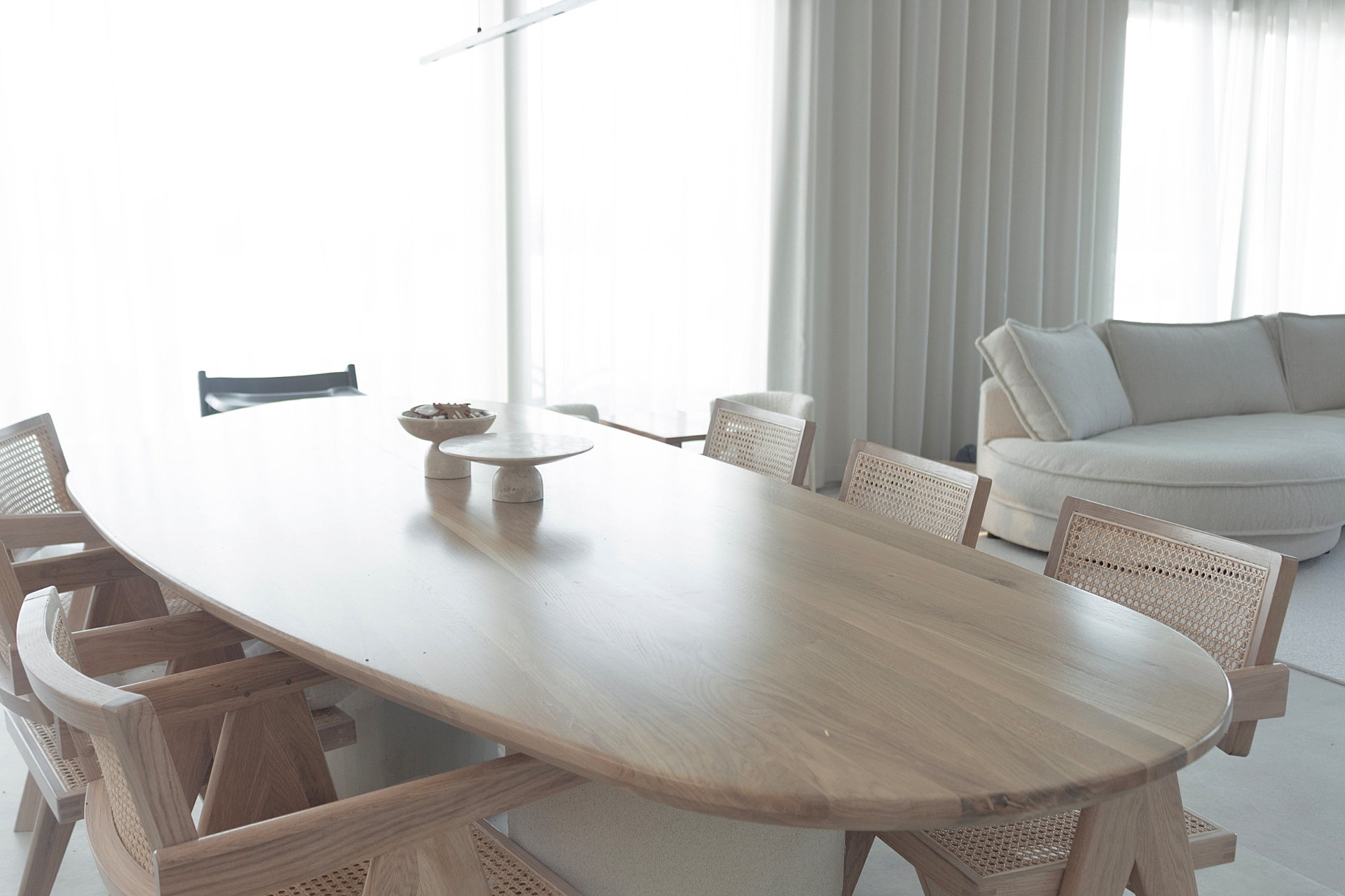 Oval dining table in solid light oak, 250 × 140 cm